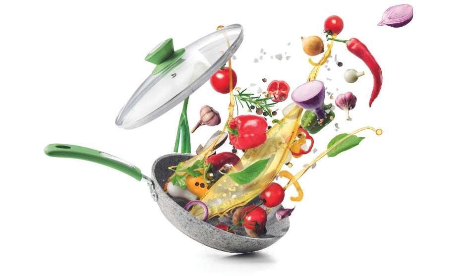 Leichte Frühlingsküche: Mairübchen-Rösti mit Roastbeef-Röllchen und Kressecreme
