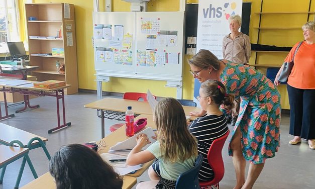 Bildungsministerin Hubig besucht LiF- Kurse in Koblenz