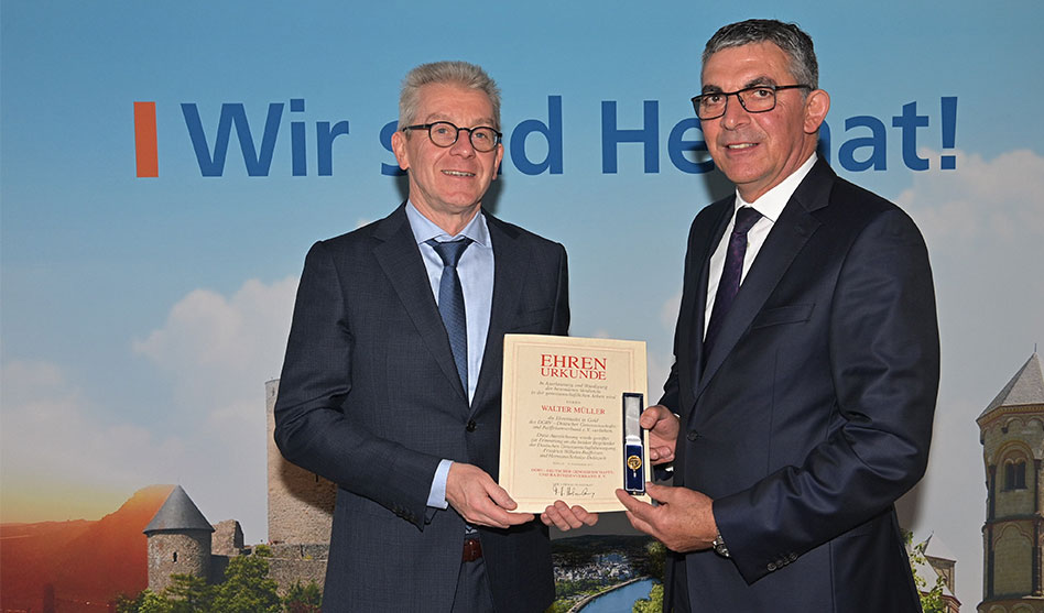 Vorstand Walter Müller nach mehr als 46 Jahren Tätigkeit für die Volksbank in Koblenz in den Ruhestand verabschiedet