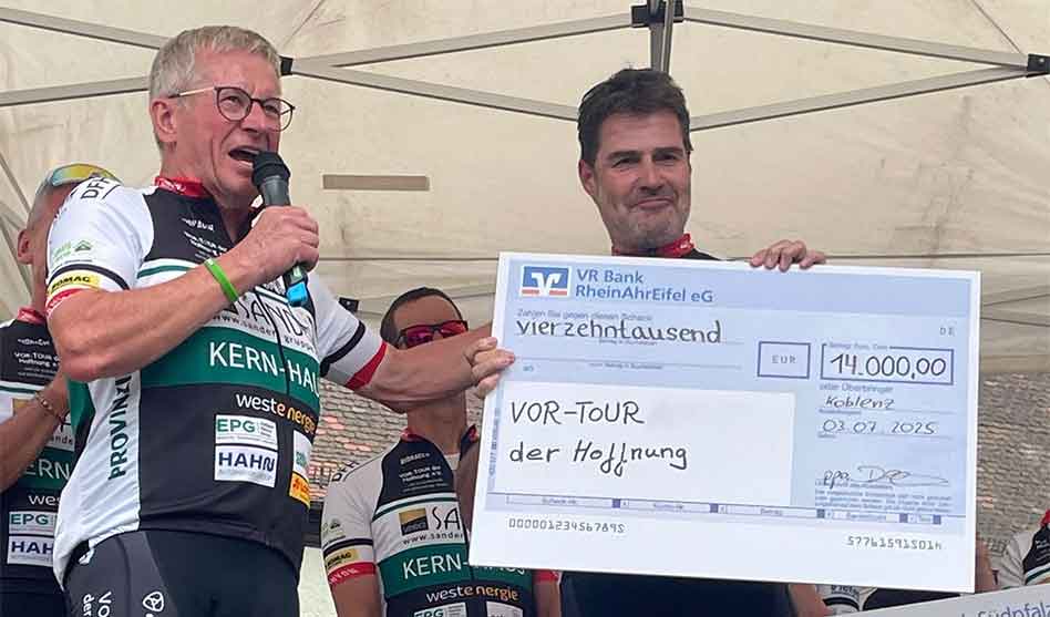 Gemeinsames Engagement für krebskranke und hilfsbedürftige Kinder bei der VOR-TOUR der Hoffnung