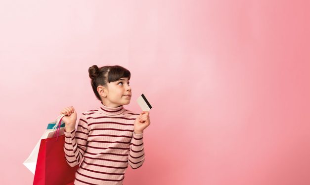 Taschengeld 2.0 – Ab wann macht eine eigene Debitkarte für Kinder Sinn?