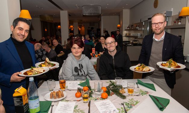 „Warmes von Herzen“: VR Bank RheinAhrEifel unterstützt Weihnachtsdinner für wohnungslose Menschen in Koblenz