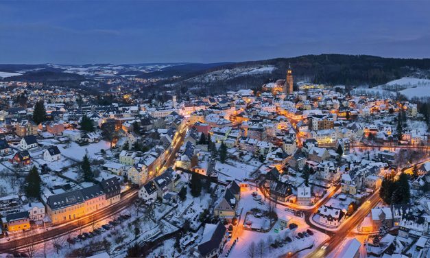 Winterromantik im Erzgebirge – Wenn die Berge in warmem Licht erstrahlen