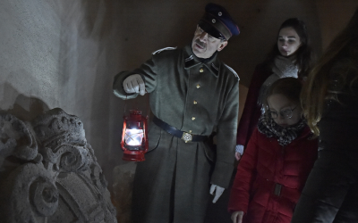 Die Festung im stimmungsvollen Laternenschein erleben