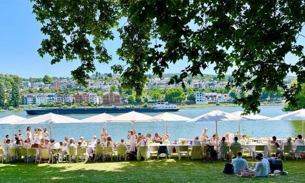 Dîner en blanc –  Kult-Picknick in Weiß mit Livemusik