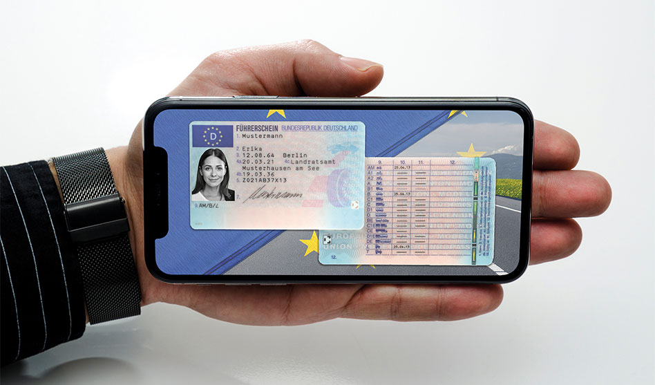 Führerschein und Fahrzeugschein auf dem Handy
