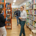 Staatssekretär Dr. Denis Alt zeigt sich beeindruckt von Museum und neuer Stadtbibliothek in Boppard